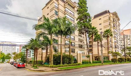 Apartamento 145m2 - 03 suítes - 04 vagas - todo mobiliado e aconchegante na melhor posição do Cabral...
