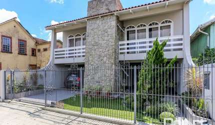 CASA DE 02 PAVIMENTOS - ÁREA DE 257,70m2 - CENTRO - RIO NEGRO/PR