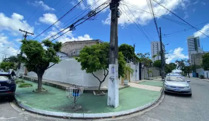Excelente casa em Candeias para fins comercial e residencial