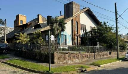 Linda Casa Localizada no Loteamento Panorâmico, no Centro de Garopaba!