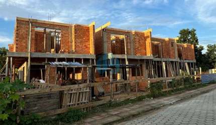 Belas Casas com Vista p/ Lagoa da Ibiraquera, Bairro Campo Duna, em Garopaba!