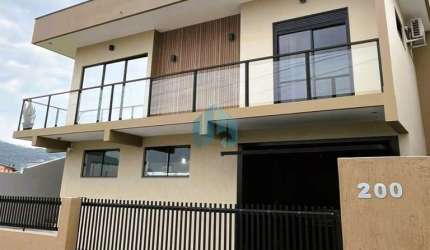 Casa Localizada no Loteamento Quinta dos Açores, Bairro Ambrósio, em Garopaba!