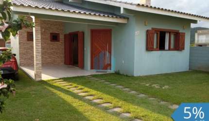Bela Casa Térrea Localizada no Loteamento Pedra Branca, Próxima ao Centro de Garopaba!