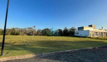 Amplo Lote Localizado no Condomínio Rosa Internacional, Bairro Praia do Rosa, em Imbituba!