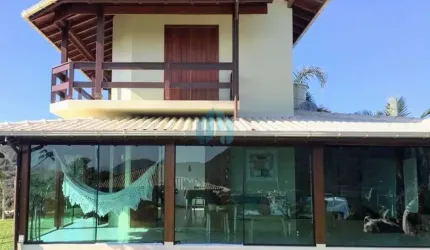Linda Casa Próxima às Dunas do Siriú, Localizada no Bairro Areias de Macacu, em Garopaba!