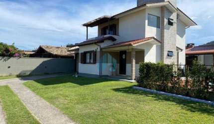 Bela Casa Nova em Garopaba, Próxima da Praia da Barra e Poucos Minutos do Centro da Cidade!
