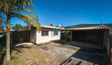 Casa Localizada no Bairro Ambrósio, em Garopaba, a 5 Minutos do Centro e Praias da Região!