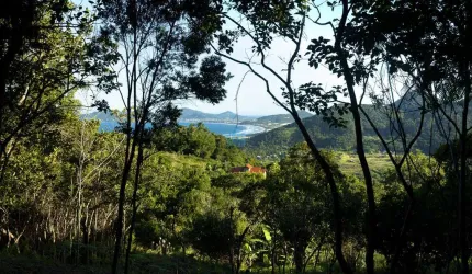 Amplo Terreno Localizado na Praia do Siriú, em Garopaba, com Linda Vista p/ Mar.