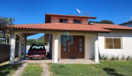 Bela Casa Localizada Próxima as Dunas do Siriú, em Garopaba!