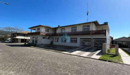 Imóvel Localizado no Centro de Garopaba, Aprox. 750 m da Praia Central!