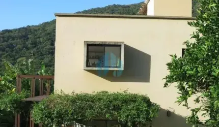 Belo Imóvel Residencial e Comercial, no Bairro Siriú, Aprox. 500 m da Praia, em Garopaba!