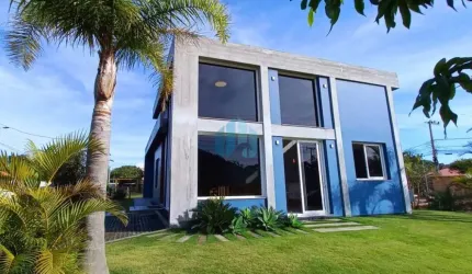 Linda Casa Localizada a Poucos Metros da Praia do Ouvidor e 5 min da Praia do Rosa, Bairro Grama, em Garopaba!