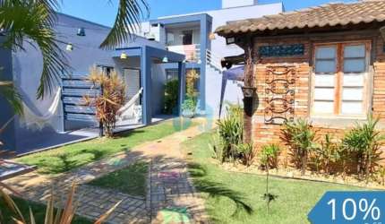 Belo Imóvel Localizado a 800 m do Centro e da Beira Mar da Cidade, em Garopaba!