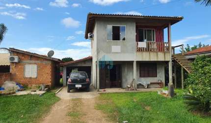 Sobrado Localizado no Bairro Encantada, em Garopaba, a Menos de 10 Minutos da Praia!