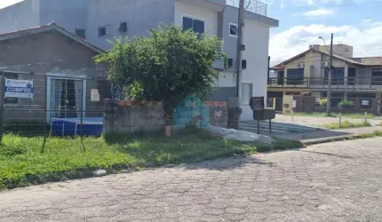Terreno a 900 m da Praia Central de Garopaba, no Centro da Cidade!