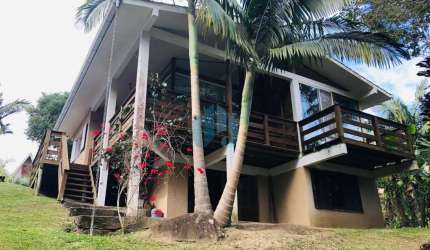 Linda Casa Próxima ao Centro da Cidade e Praia da Barra, Encantada | Garopaba - SC