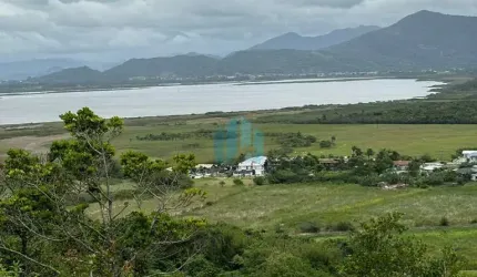 Lindo Terreno p/ Investimento, com Vista p/ Lagoa da Ferrugem, no Morro da Silveira, em Garopaba!