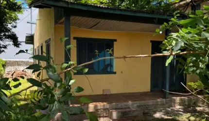 Casa em Área Residencial ou Comercial, a Uma Quadra da Avenida Principal e 800 m da Praia Central, Centro | Garopaba - SC