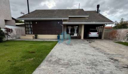Bela Casa Térrea com Amplo Quintal, a Poucos Minutos do Centro da Cidade, Areias de Palhocinha | Garopaba - SC