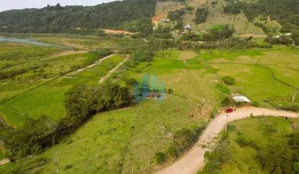 Amplo Terreno Localizado no Bairro Costa de Macacu, em Garopaba!