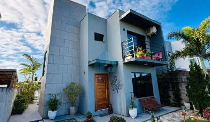 Lindo Sobrado Próximo a Entrada da Ferrugem, com Fácil Acesso ao Centro da Cidade, Palhocinha | Garopaba - SC