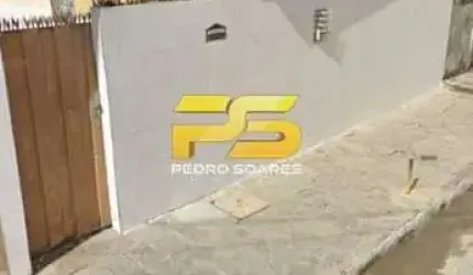Casa com 03 quartos a venda no Bairro Cristo