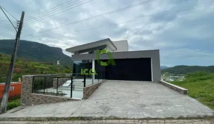 Casa alto padrão, com 3 quartos sendo 3 Suítes e Piscina borda infinita na Pedra Branca, Palhoça - SC, Próximo à Unisul.