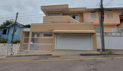 Casa para venda com 6 quartos em Florianópolis Estreito.