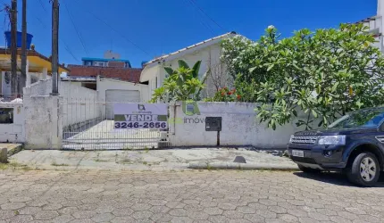Terreno  com Casa de Madeira e Edícula em Barreiros São José SC