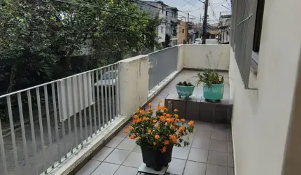 Terreno 10x27 Com 3 casas de 2 Dormitórios.
