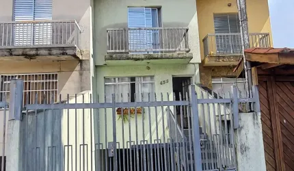 Sobrado de 3 Dorms.  3 vagas , localização excelente!!