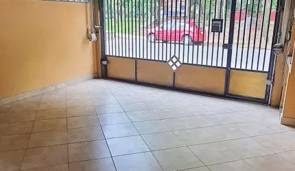 Sobrado de 3 Dormitórios. Suíte e 2 vagas!