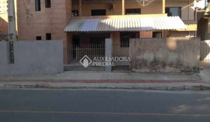 Casa com 8 quartos à venda na Monte Lucania, 670, Monte Alegre, Camboriú, 308 m2 por R$ 800.000
