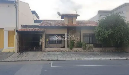 Casa com 3 quartos à venda na Rua 1542, 1111, Centro, Balneário Camboriú, 135 m2 por R$ 1.550.000
