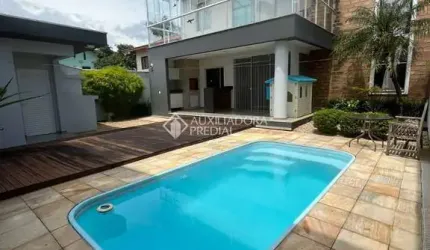 Casa com 4 quartos à venda na PROFESSOR ANDRÔNICO PEREIRA, 313, Centro, Camboriú, 243 m2 por R$ 2.000.000
