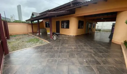 Casa com 3 quartos à venda na MANOEL CAMPOS BICUDO, 83, Nova Esperança, Balneário Camboriú, 197 m2 por R$ 1.590.000