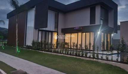 Casa em condomínio fechado com 3 quartos à venda na Rua Ivo José Rebello, 610, Santa Regina, Camboriú, 320 m2 por R$ 4.700.000