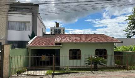 Casa com 3 quartos à venda na Rua Figueira, 350, Tabuleiro (Monte Alegre), Camboriú, 190 m2 por R$ 2.100.000