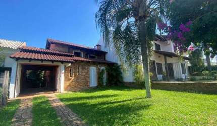 Sobrado com 3 dormitórios para alugar, 220 m² por R$ 6.753,00/mês - Centro - Gravataí/RS