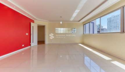 Apartamento no Centro, Face Norte com 3 Quartos e Vaga de Garagem, 142m²