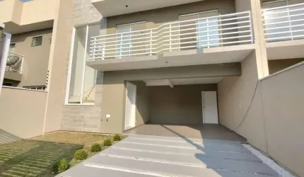 Belíssimo sobrado à venda, com 3 quartos, sendo uma suíte, churrasqueira e 2 vagas de garagem cober
