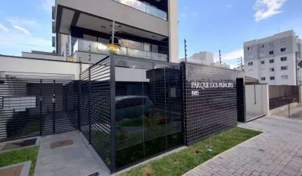 Apartamento amplo com 3 quartos, sendo uma suíte e vaga de garagem coberta para 2 carros, à venda n