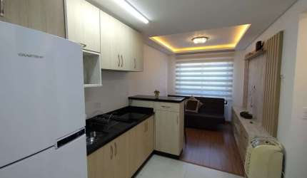Excelente apartamento completamente mobiliado, com 1 quarto e vaga de garagem para locação próximo