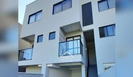 Sobrado Triplex no loteamento Jardins II com 2 quartos, garagem coberta e mobília completa no bairro Bela Vista em Palhoça - SC
