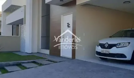 Casa alto padrão mobiliada com piscina, 03 quartos, sendo 01 suíte no bairro Pedra Branca em Palhoça - SC