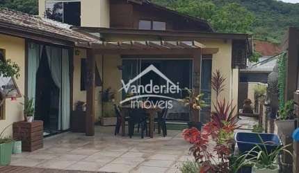 Casa à venda no bairro Centro - Águas Mornas/SC