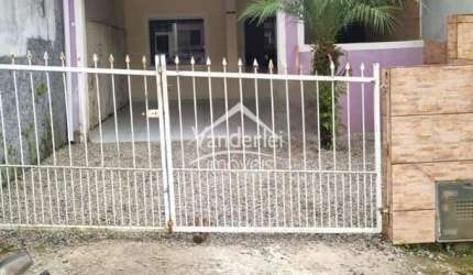 Casa com 02 quartos no loteamento Jardins em Palhoça - SC