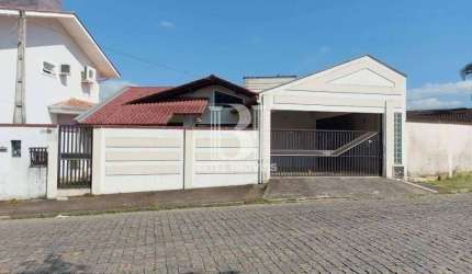 CASA NO CENTRO DE CORUPÁ