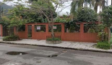 Casa c/04 dormitorios em lote de 482,30 mts - Solemar - Praia Grande