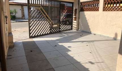 Casa geminada a 50 metros da praia no Balneario Florida